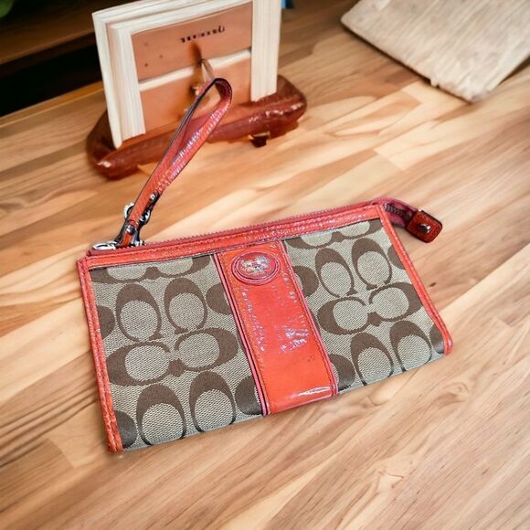 Coach New York Signature Wristlet - Picture 1 of 9